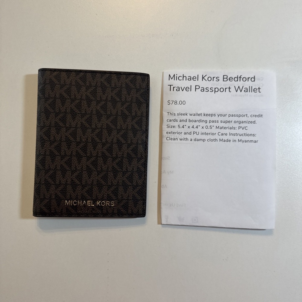 Michael Kors Jet Set MK LOGO Leather Travel Passport holder‎ wallet card case.